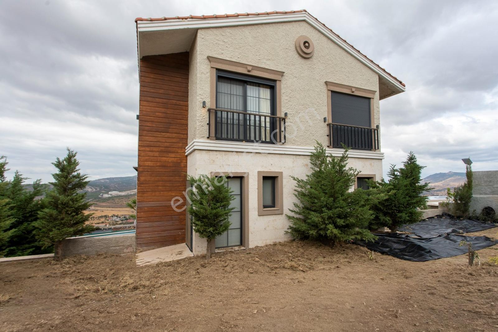 Foça Foçaköyde Havuzlu Butik Site İçerisinde Satılık 2+2 Villa — fotoğraf 4