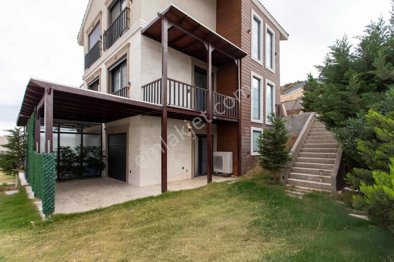 Foça Foçaköyde Havuzlu Butik Site İçerisinde Satılık 2+2 Villa — fotoğraf 5