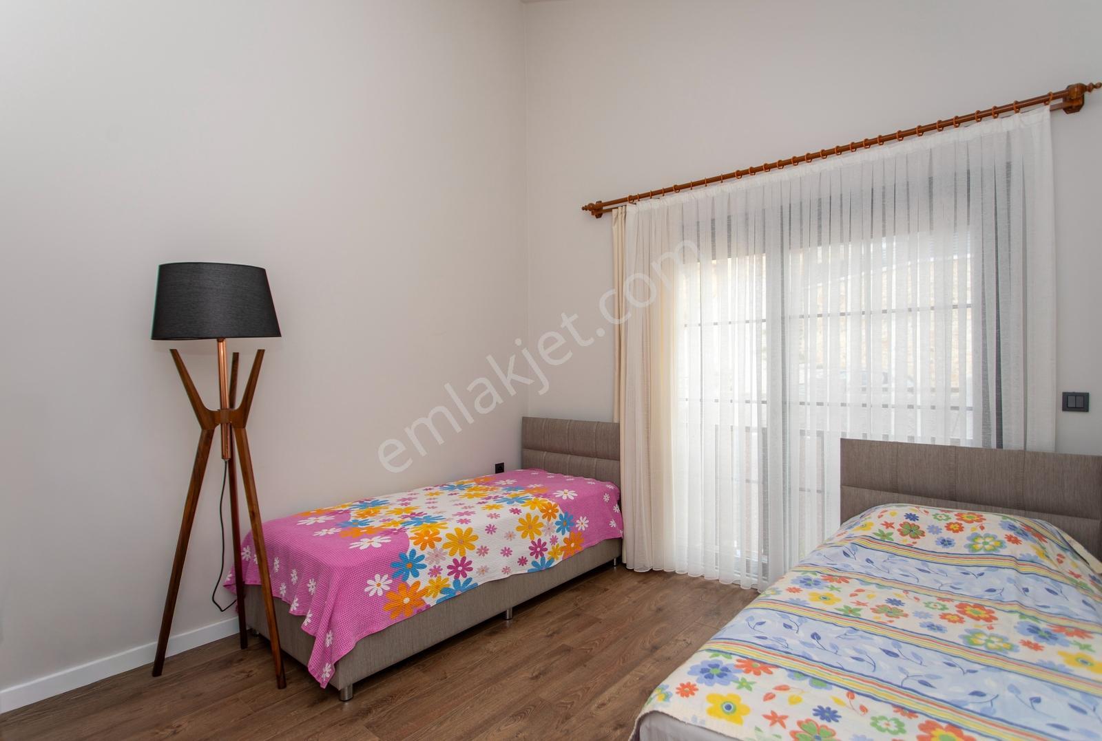 Foça Foçaköyde Havuzlu Butik Site İçerisinde Satılık 2+2 Villa — fotoğraf 24
