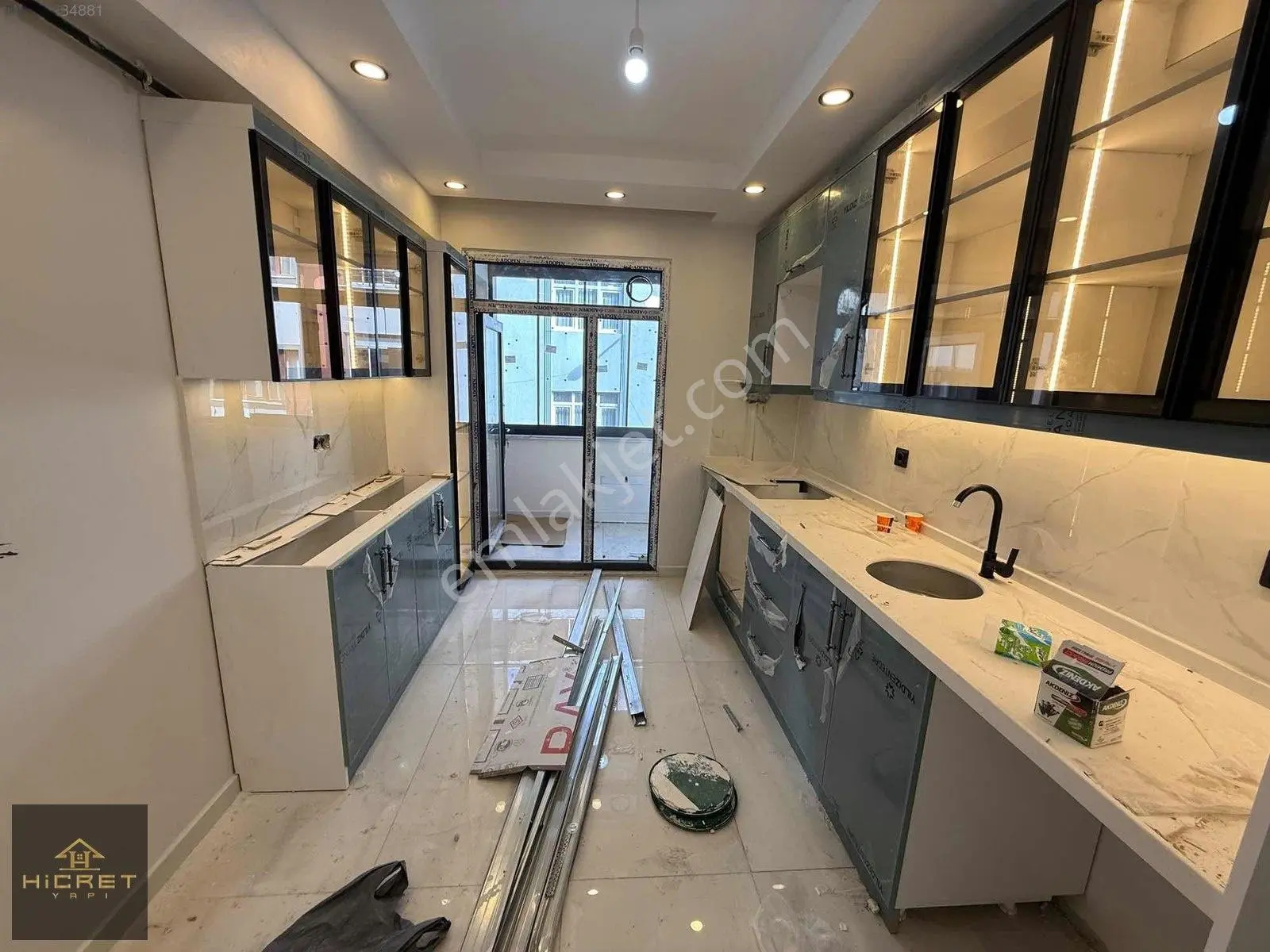 Hicret'den U.mumcu Mh. 2+1, 110 M² Kahve Köşeli 1.kat Lux Daire