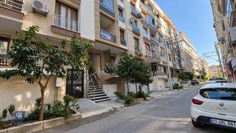 Karşıyaka Şemikler 2+1 Kapalı Mutfak Satılık Daire