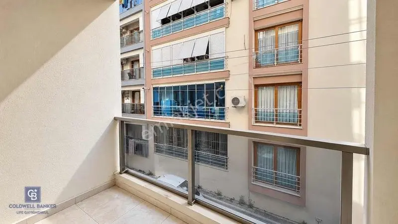Karşıyaka Şemikler 2+1 Kapalı Mutfak Satılık Daire — fotoğraf 14