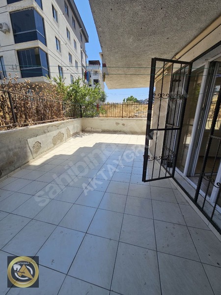 Satılık 2+1 Bahçe Kullanımlı, Kapalı Otoparklı Daire — fotoğraf 4