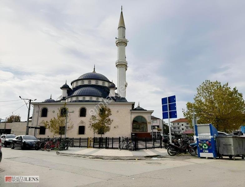 Acil Satılık! Akyazı Yenicami'De 3+1 İçi Komple Yenilenmiş Daire