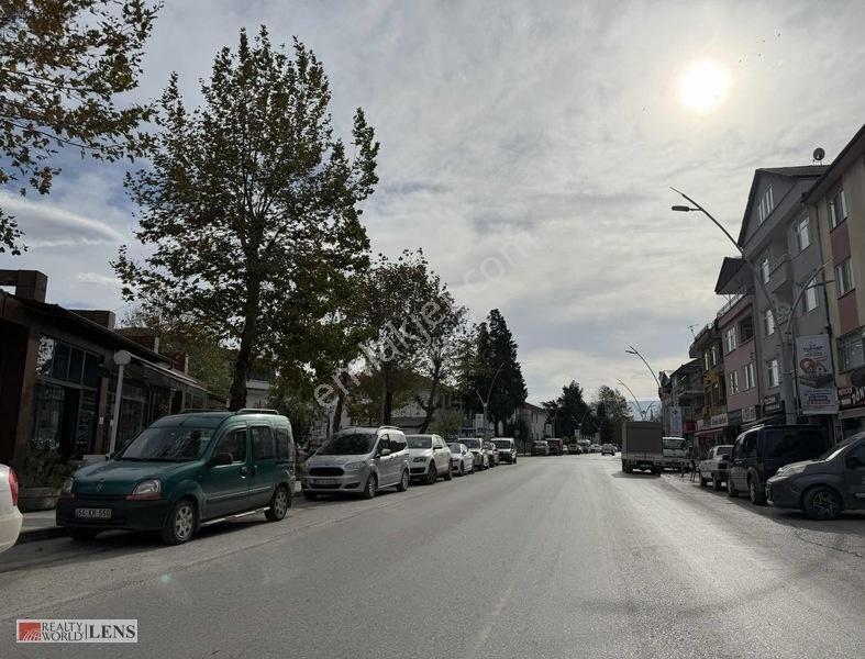 Acil Satılık! Akyazı Yenicami'de 3+1 İçi Komple Yenilenmiş Daire — fotoğraf 3