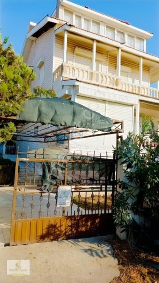 İzmir Seferihisar Denize İkinci Parselde Satılık Villa