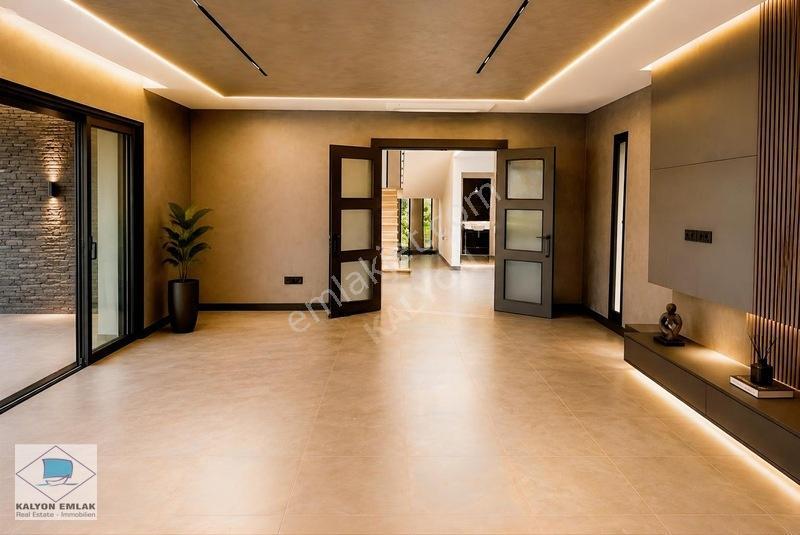 Çeşme Ovacık'ta 890 M2 Arsa 495 M2 Kapalı Alanlı Ultra Lüx Villa — fotoğraf 11