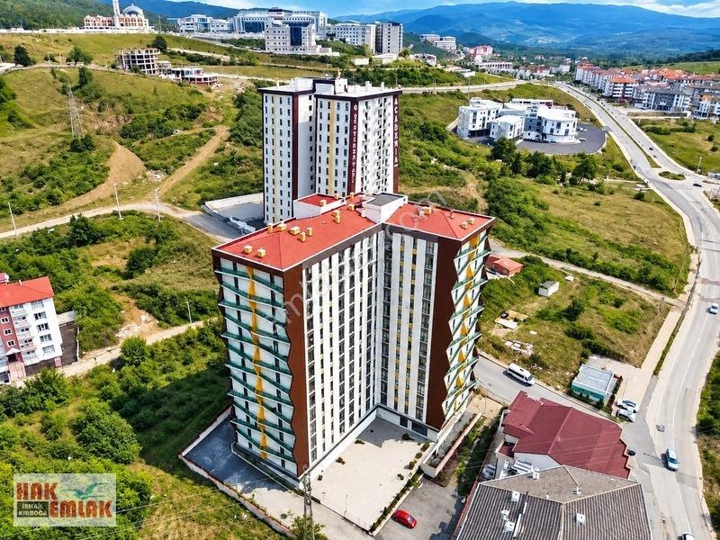 Hak Emlak'tan Üniversite Girişi Cadde Cepheli Eşyalı 2+1 Daire — fotoğraf 2