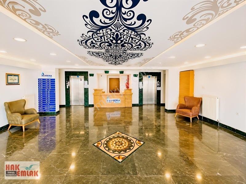 Hak Emlak'tan Üniversite Girişi Cadde Cepheli Eşyalı 2+1 Daire — fotoğraf 5