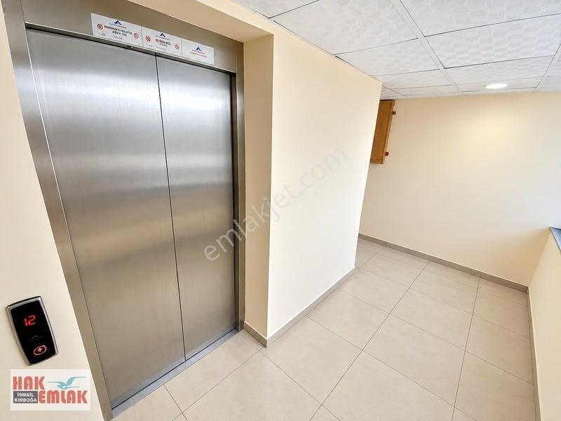 Hak Emlak'tan Üniversite Girişi Cadde Cepheli Eşyalı 2+1 Daire — fotoğraf 7