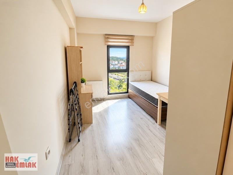 Hak Emlak'tan Üniversite Girişi Cadde Cepheli Eşyalı 2+1 Daire — fotoğraf 13