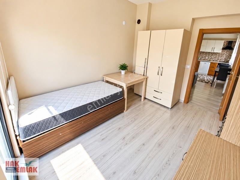 Hak Emlak'tan Üniversite Girişi Cadde Cepheli Eşyalı 2+1 Daire — fotoğraf 15