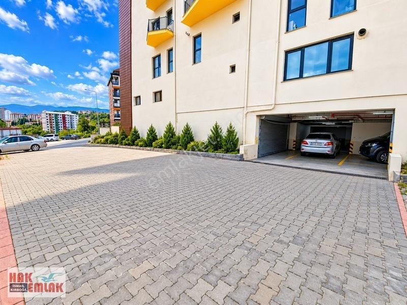Hak Emlak'tan Üniversite Girişi Cadde Cepheli Eşyalı 2+1 Daire — fotoğraf 23