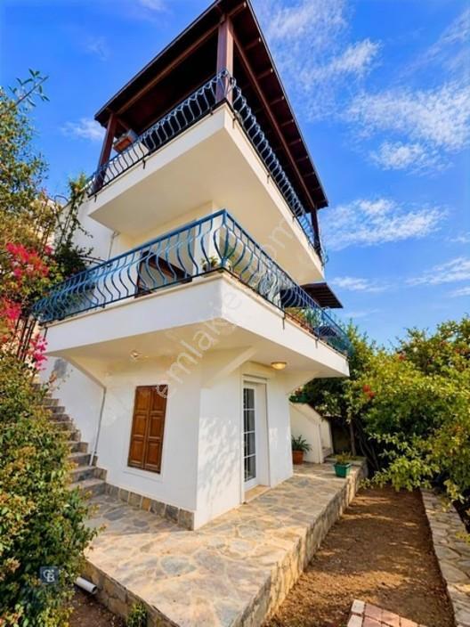 Bodrum Kadıkalesi Ormancılar Sitesi-Deniz Manzaralı Tripleks