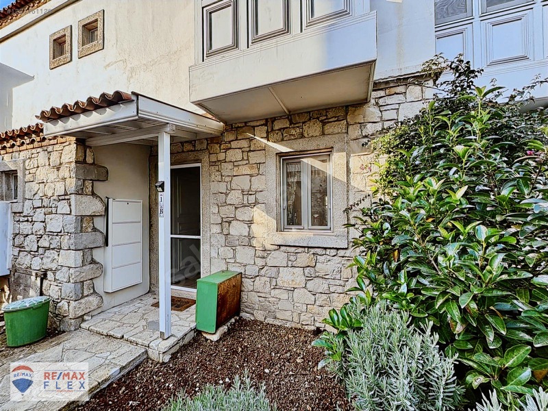 Havuzlu Sitede Kiralık Villa