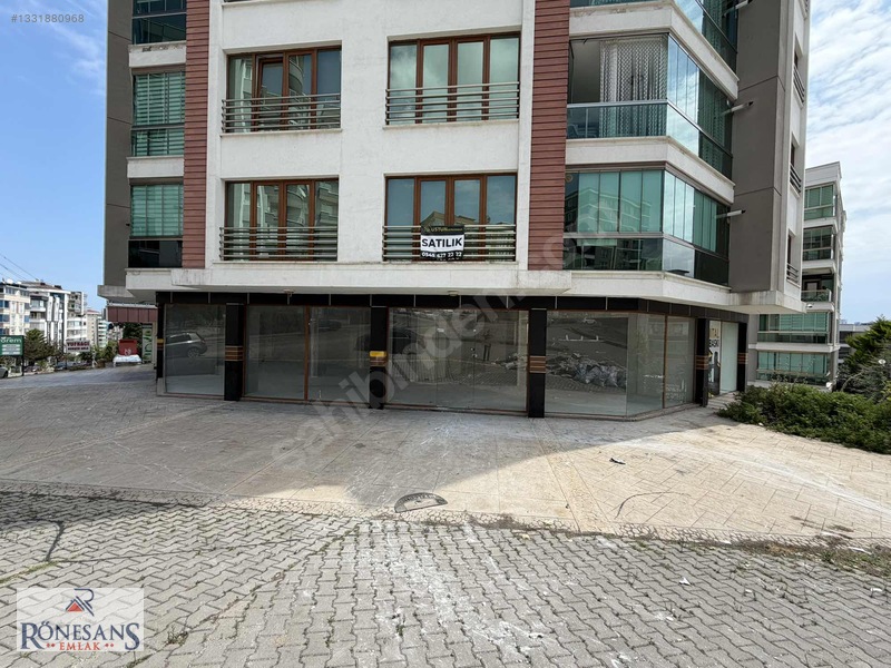 Rönesans Emlaktan Aydınlık Caddesine Cephe Köşe Kiralık Dükkan — fotoğraf 2