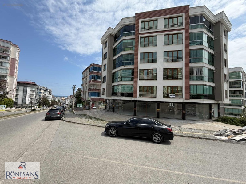 Rönesans Emlaktan Aydınlık Caddesine Cephe Köşe Kiralık Dükkan — fotoğraf 5