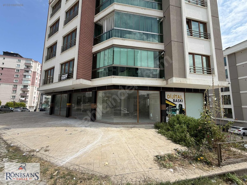 Rönesans Emlaktan Aydınlık Caddesine Cephe Köşe Kiralık Dükkan — fotoğraf 6