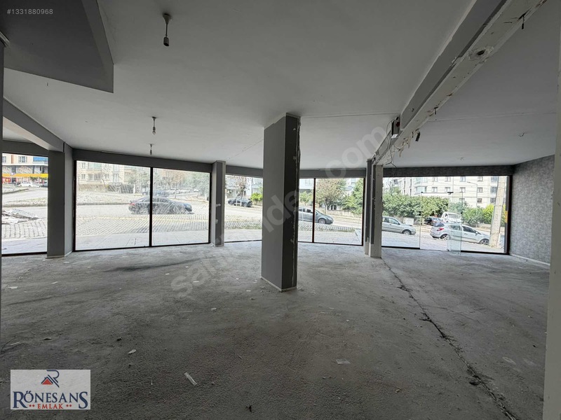 Rönesans Emlaktan Aydınlık Caddesine Cephe Köşe Kiralık Dükkan — fotoğraf 9