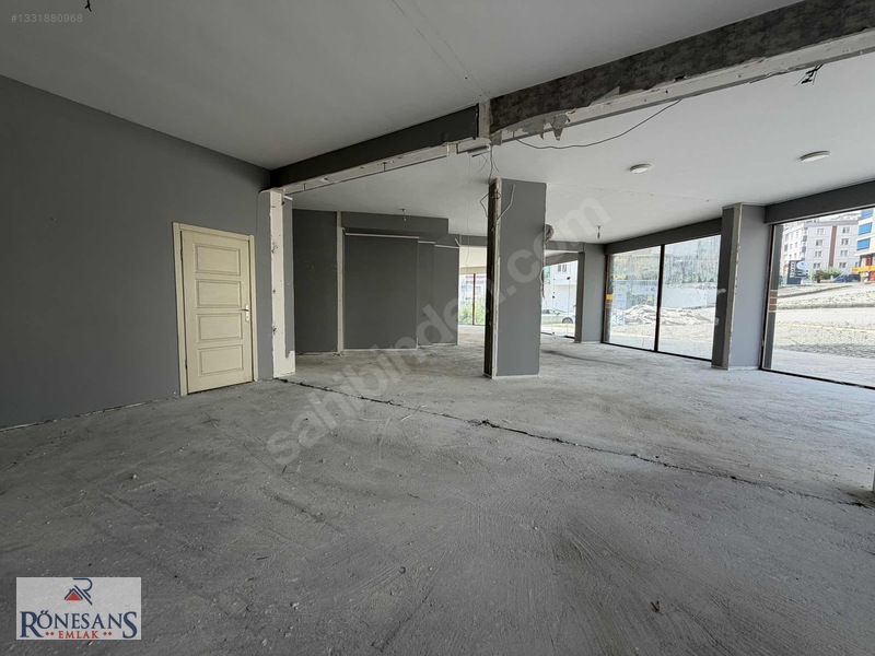 Rönesans Emlaktan Aydınlık Caddesine Cephe Köşe Kiralık Dükkan — fotoğraf 10