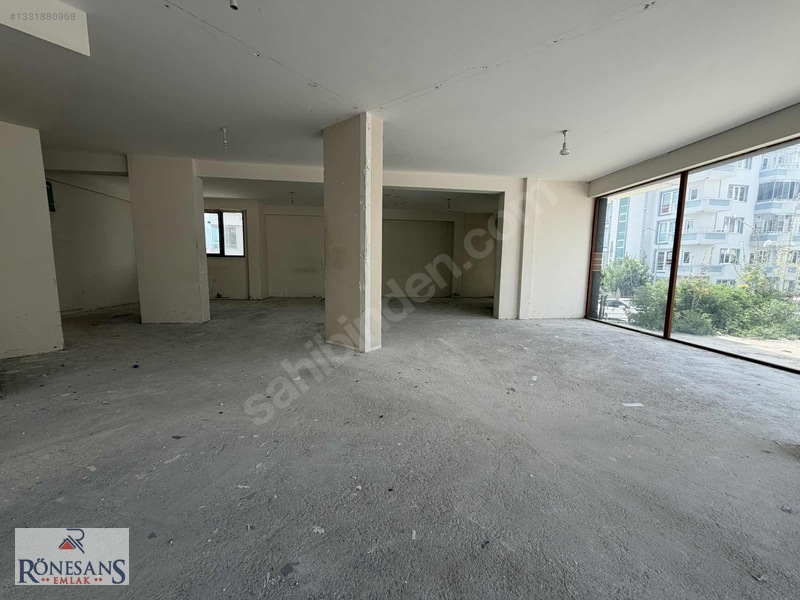 Rönesans Emlaktan Aydınlık Caddesine Cephe Köşe Kiralık Dükkan — fotoğraf 11
