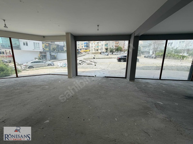 Rönesans Emlaktan Aydınlık Caddesine Cephe Köşe Kiralık Dükkan — fotoğraf 13