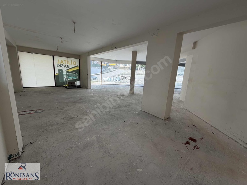 Rönesans Emlaktan Aydınlık Caddesine Cephe Köşe Kiralık Dükkan — fotoğraf 14