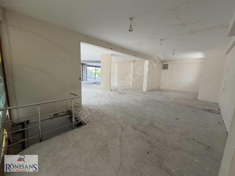Rönesans Emlaktan Aydınlık Caddesine Cephe Köşe Kiralık Dükkan — fotoğraf 15