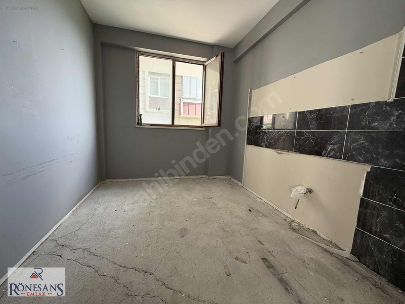 Rönesans Emlaktan Aydınlık Caddesine Cephe Köşe Kiralık Dükkan — fotoğraf 17