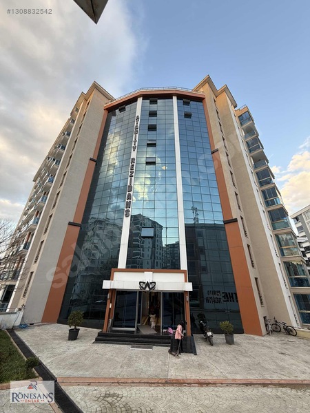 Rönesans Emlak'tan Güvenlikli Site İçinde Ulaşıma Yakın 1+1