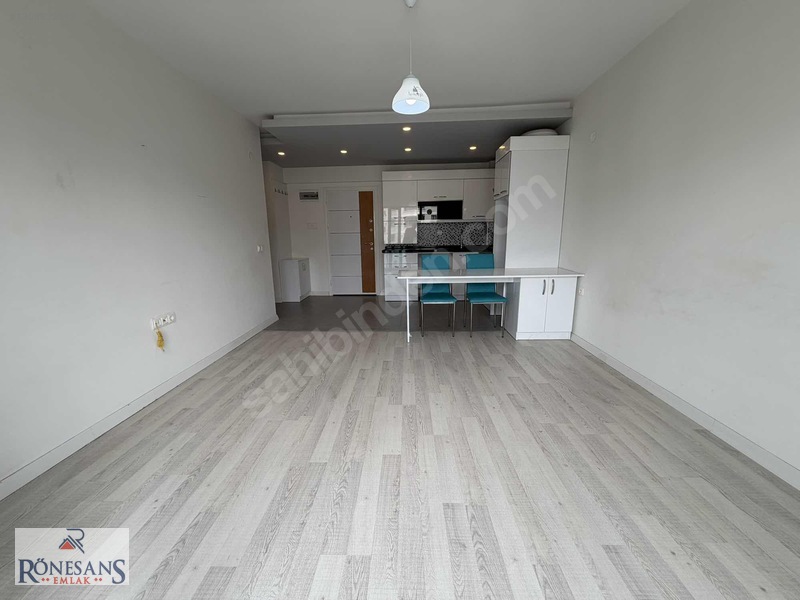 Rönesans Emlak'tan Güvenlikli Site İçinde Ulaşıma Yakın 1+1 — fotoğraf 14