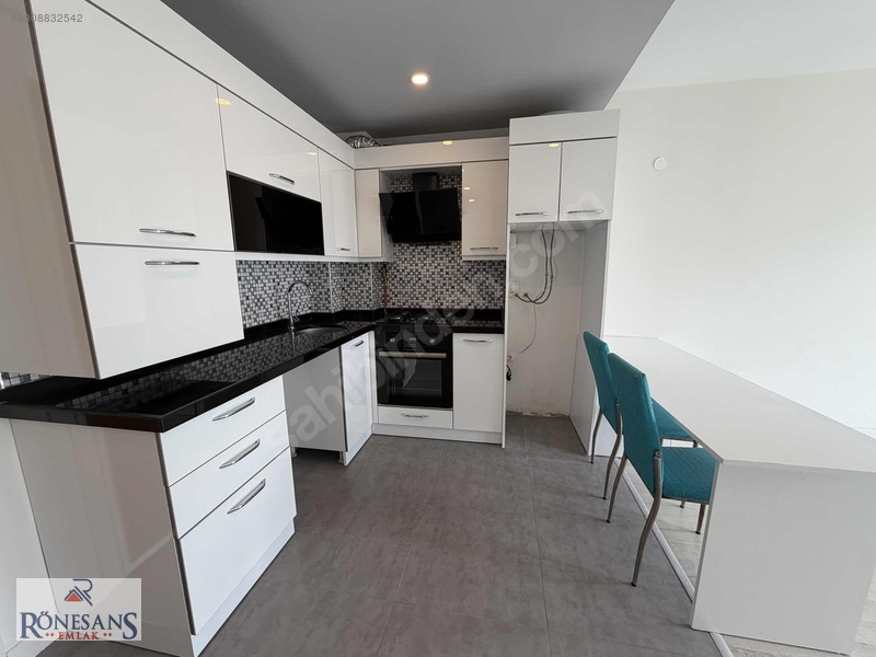 Rönesans Emlak'tan Güvenlikli Site İçinde Ulaşıma Yakın 1+1 — fotoğraf 16