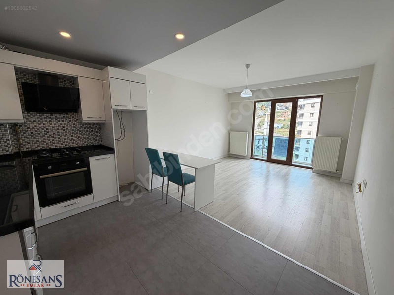 Rönesans Emlak'tan Güvenlikli Site İçinde Ulaşıma Yakın 1+1 — fotoğraf 17