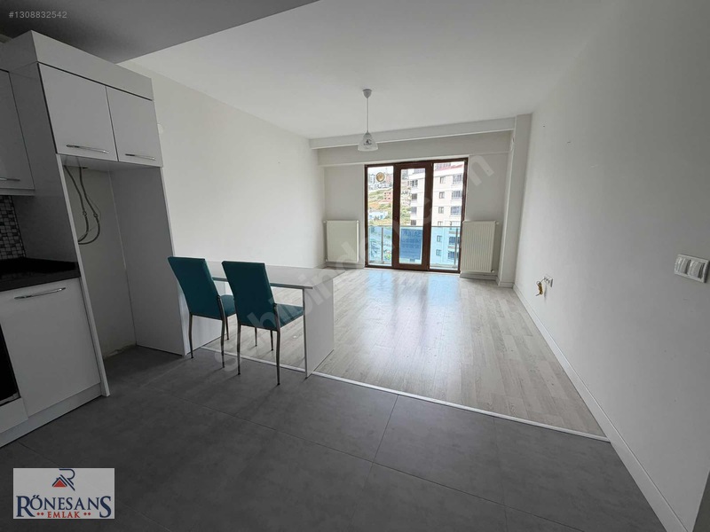 Rönesans Emlak'tan Güvenlikli Site İçinde Ulaşıma Yakın 1+1 — fotoğraf 19