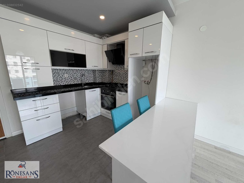 Rönesans Emlak'tan Güvenlikli Site İçinde Ulaşıma Yakın 1+1 — fotoğraf 21