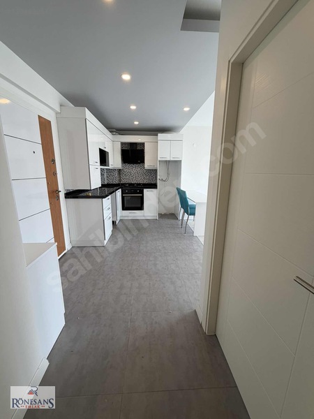 Rönesans Emlak'tan Güvenlikli Site İçinde Ulaşıma Yakın 1+1 — fotoğraf 23
