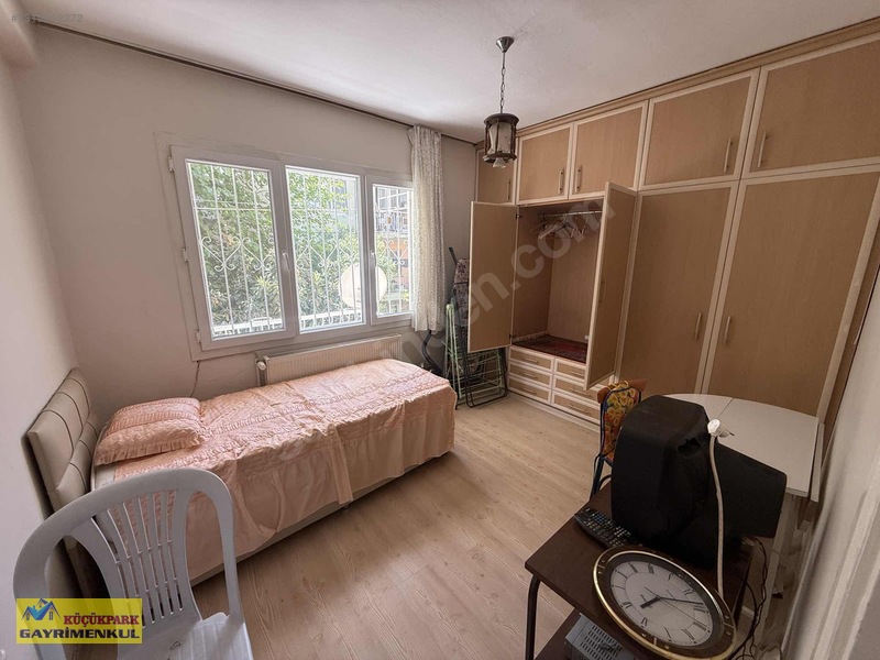 Bornova Kızılay Mahallesi 2+1 Doğalgazlı Eşyalı Kiralık Daire