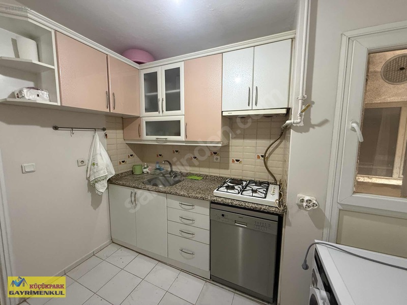 Bornova Kızılay Mahallesi 2+1 Doğalgazlı Eşyalı Kiralık Daire — fotoğraf 2