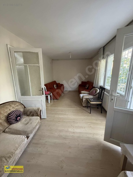 Bornova Kızılay Mahallesi 2+1 Doğalgazlı Eşyalı Kiralık Daire — fotoğraf 3