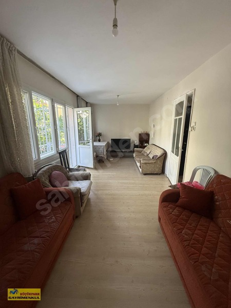 Bornova Kızılay Mahallesi 2+1 Doğalgazlı Eşyalı Kiralık Daire — fotoğraf 16
