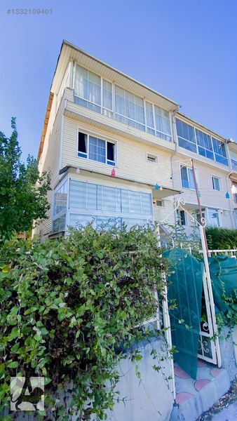 Batıkentin Gözde Konumunda Bahçeli 3+2 Satılık Tripleks Villa