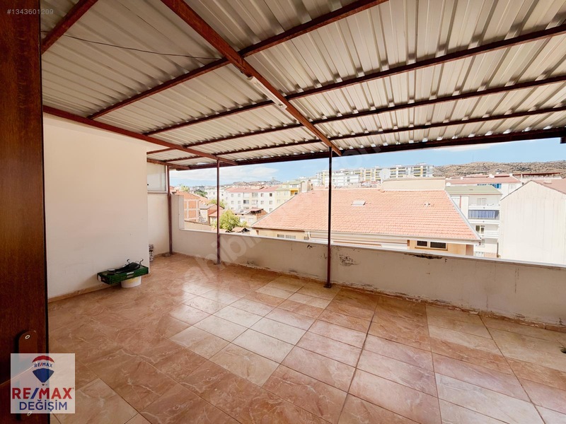 Re/max Değişim'den Rızaiye'de 5+1 Geniş Teraslı Dublex Daire — fotoğraf 23