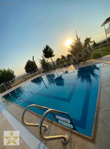 Royalest'ten Oldukça Geniş Lüks Yapıda Havuzlu Villa