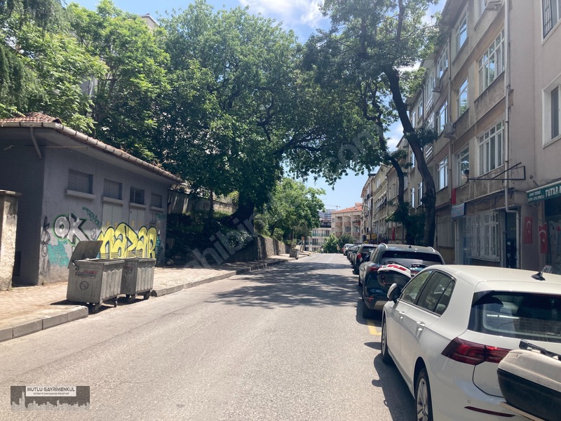 Acıbadem Metro Ya 200 Metre Yüksek Giriş — fotoğraf 3