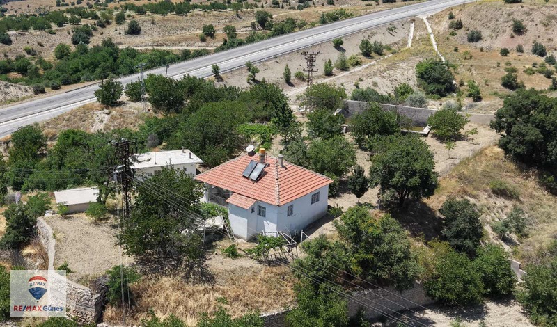 Hekimhan Girişinde Ana Yola Sıfır 26 Dönüm Satılık Ev Ve Bahçe !