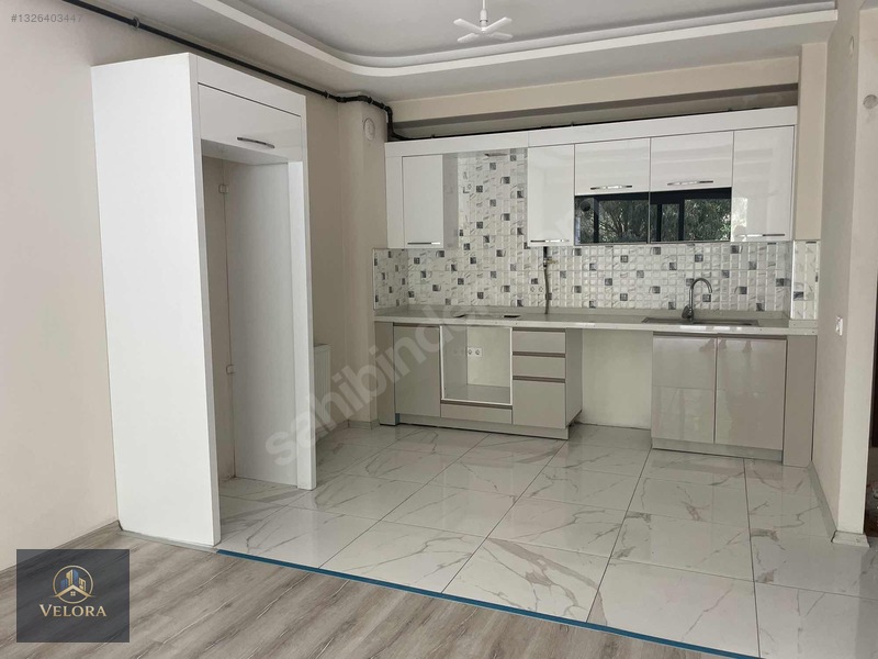 Bayraklı Çiçek Mahallesi'nde 2+1 Acık Mutfak Kiralık Daire — fotoğraf 4