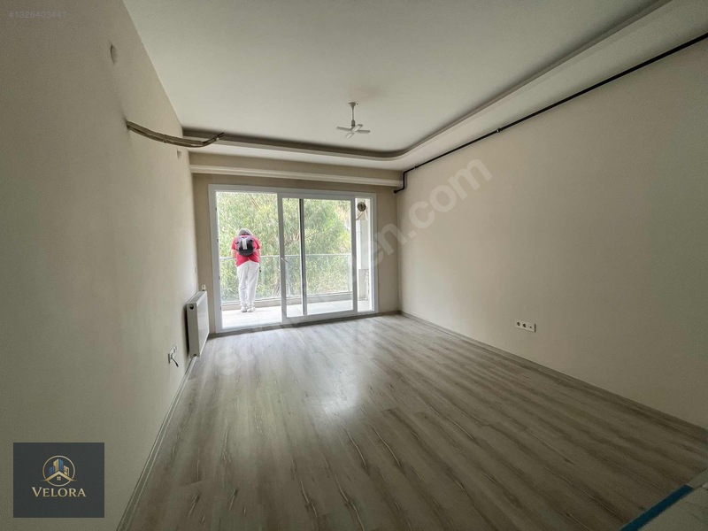 Bayraklı Çiçek Mahallesi'nde 2+1 Acık Mutfak Kiralık Daire — fotoğraf 6