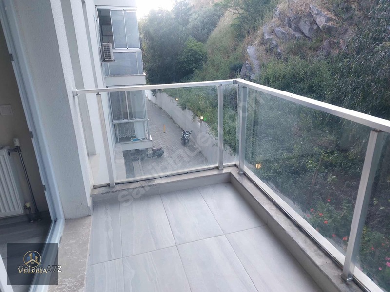 Bayraklı Çiçek Mahallesi'nde 2+1 Acık Mutfak Kiralık Daire — fotoğraf 18