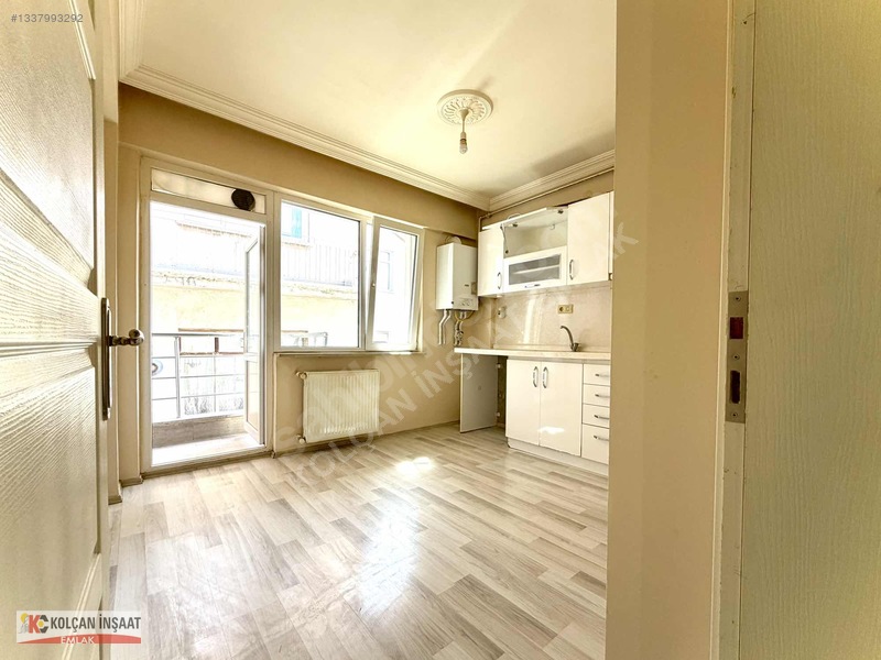 Kolçan Emlak'tan Caddeye Yakın 2+1 Satılık Daire — fotoğraf 2