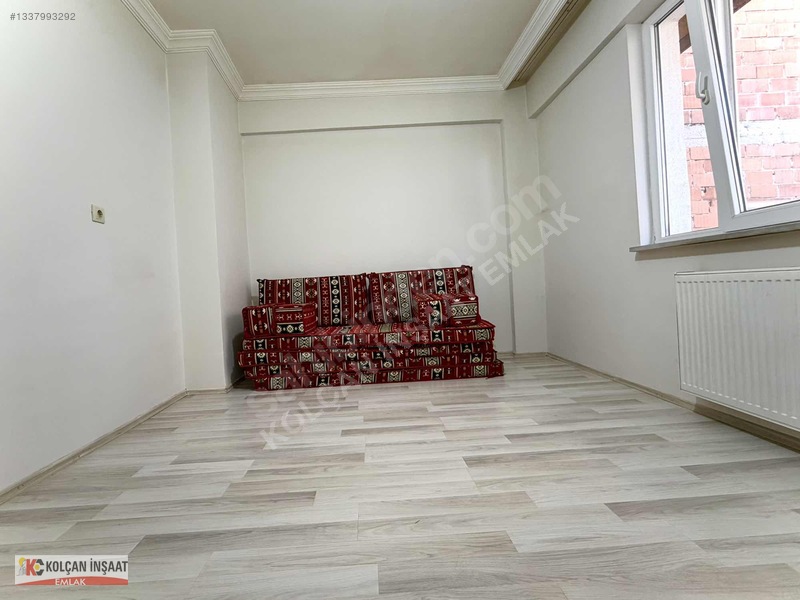 Kolçan Emlak'tan Caddeye Yakın 2+1 Satılık Daire — fotoğraf 3